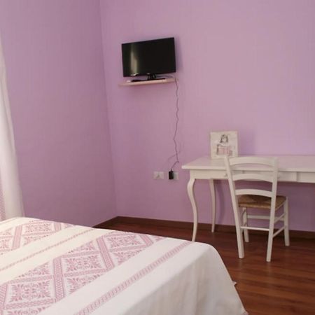 Guest House Le Gemelle Luras 外观 照片
