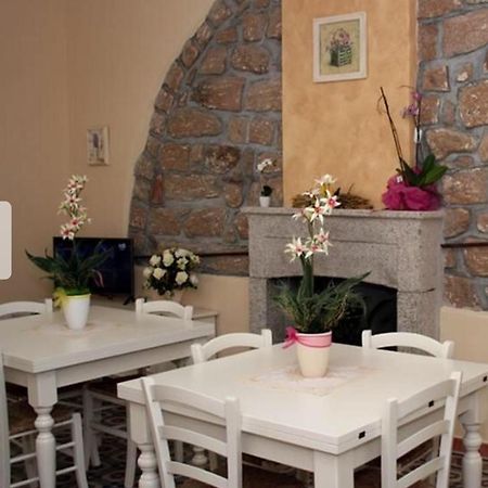 Guest House Le Gemelle Luras 外观 照片