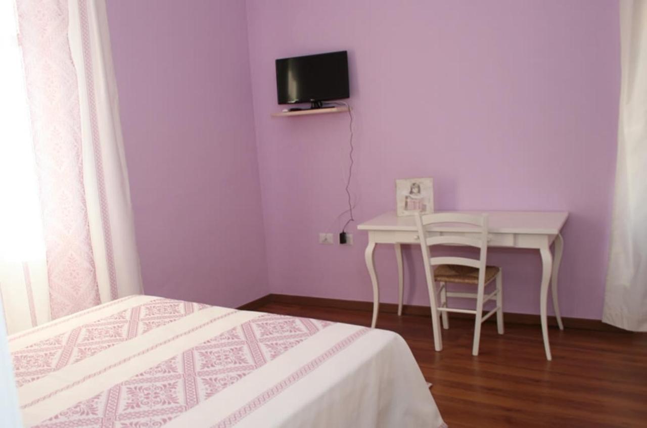 Guest House Le Gemelle Luras 外观 照片