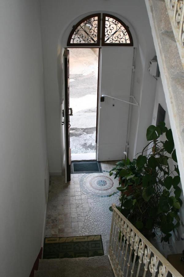 Guest House Le Gemelle Luras 外观 照片