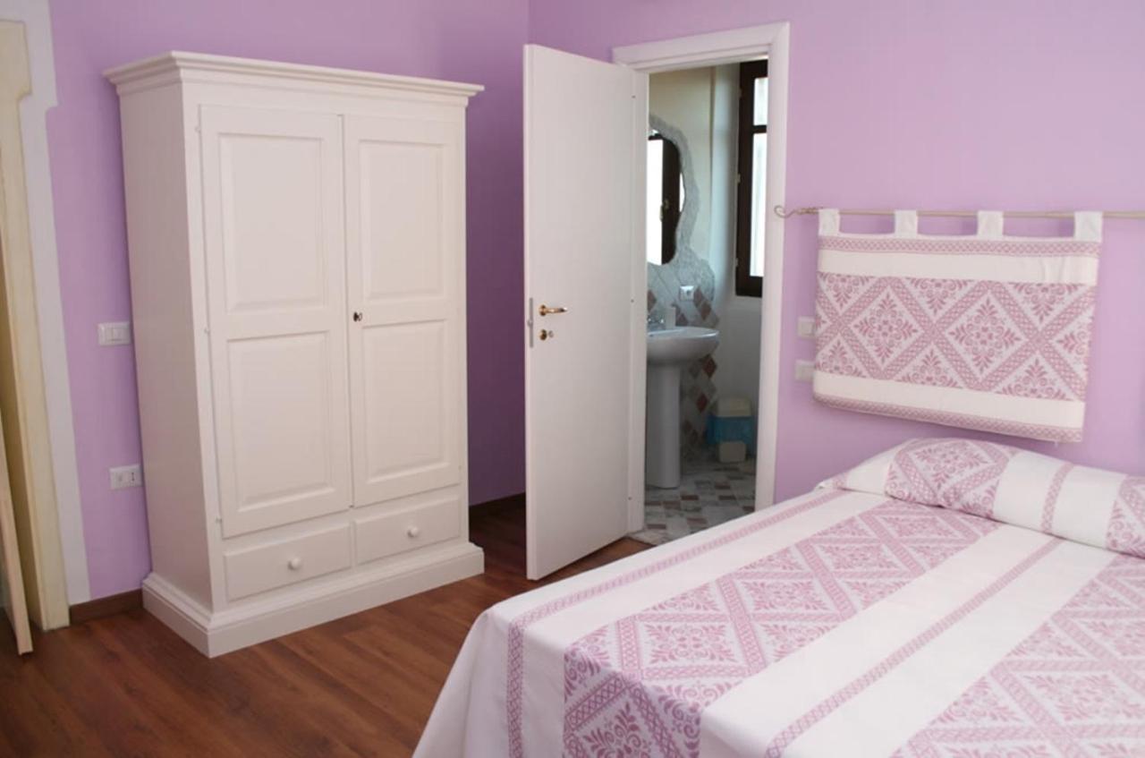 Guest House Le Gemelle Luras 外观 照片