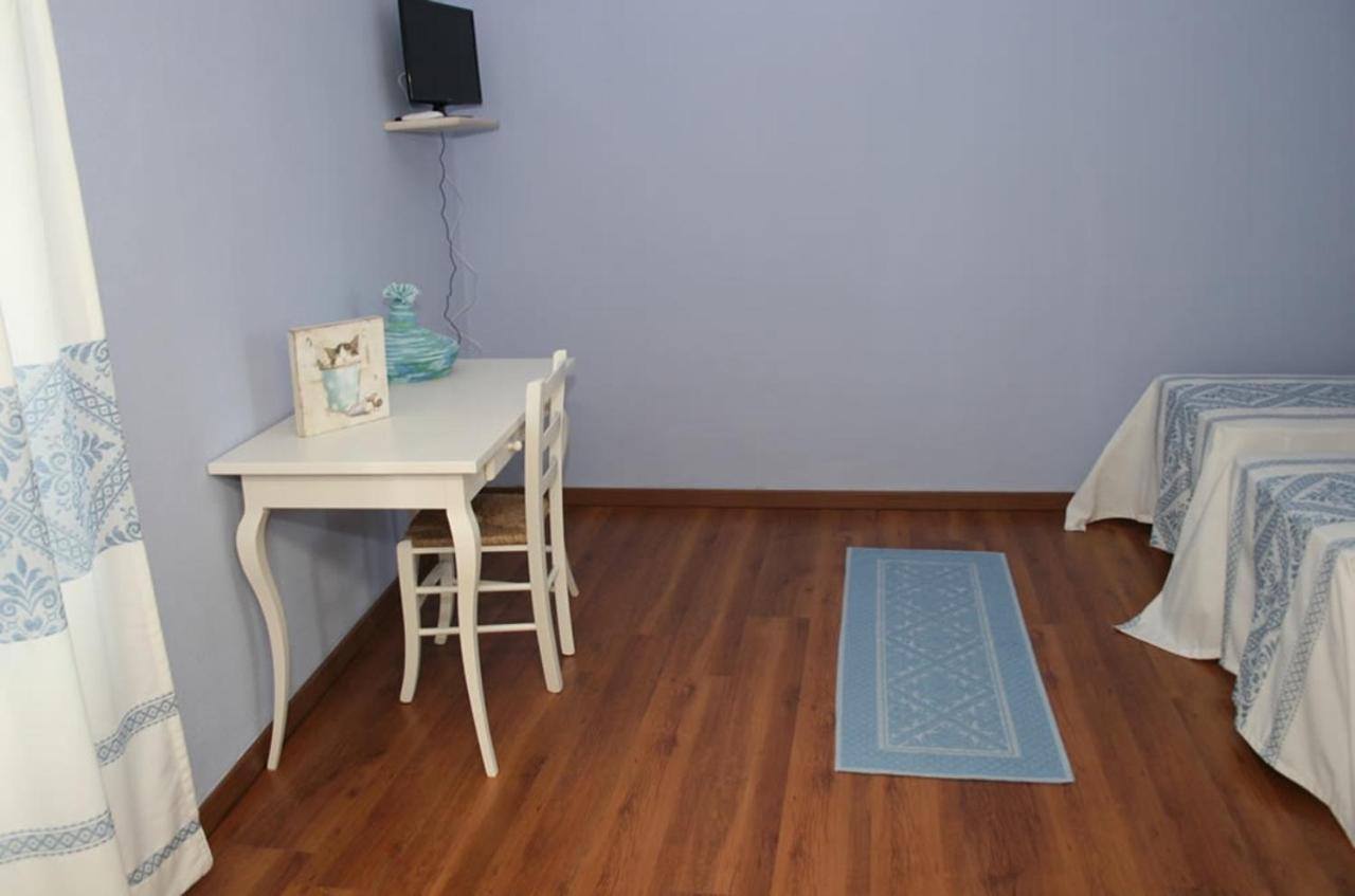 Guest House Le Gemelle Luras 外观 照片