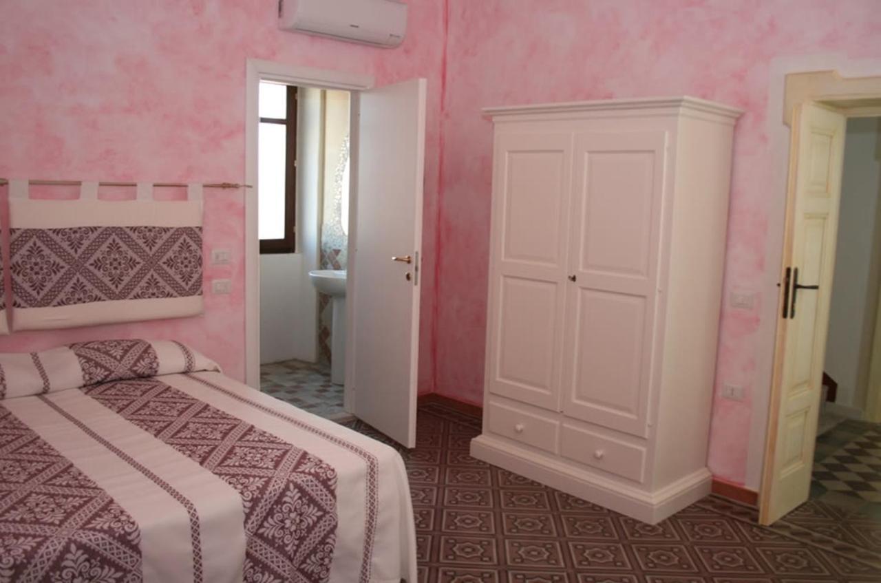 Guest House Le Gemelle Luras 外观 照片