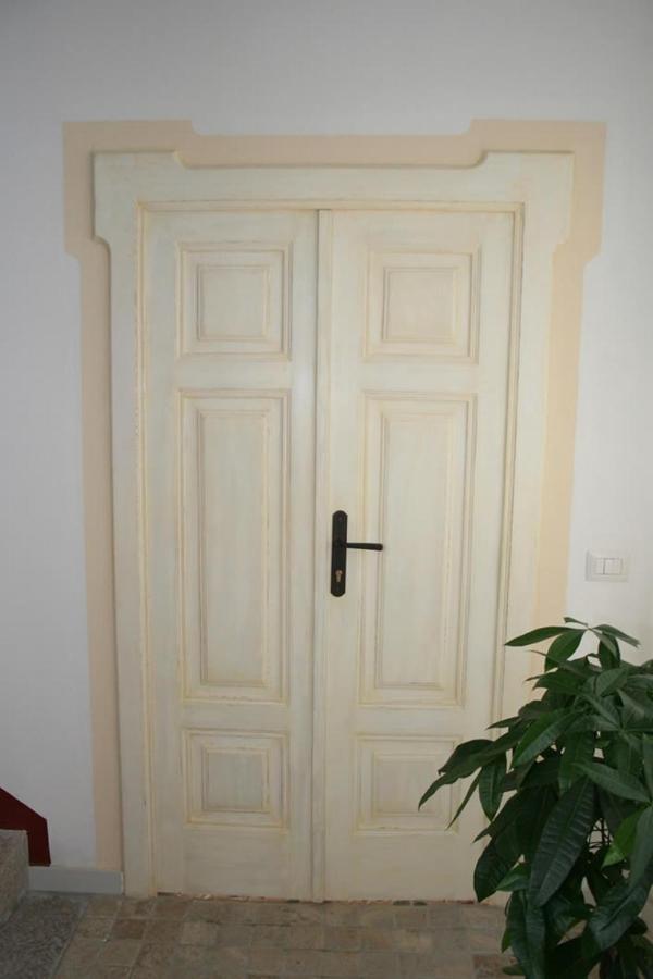 Guest House Le Gemelle Luras 外观 照片