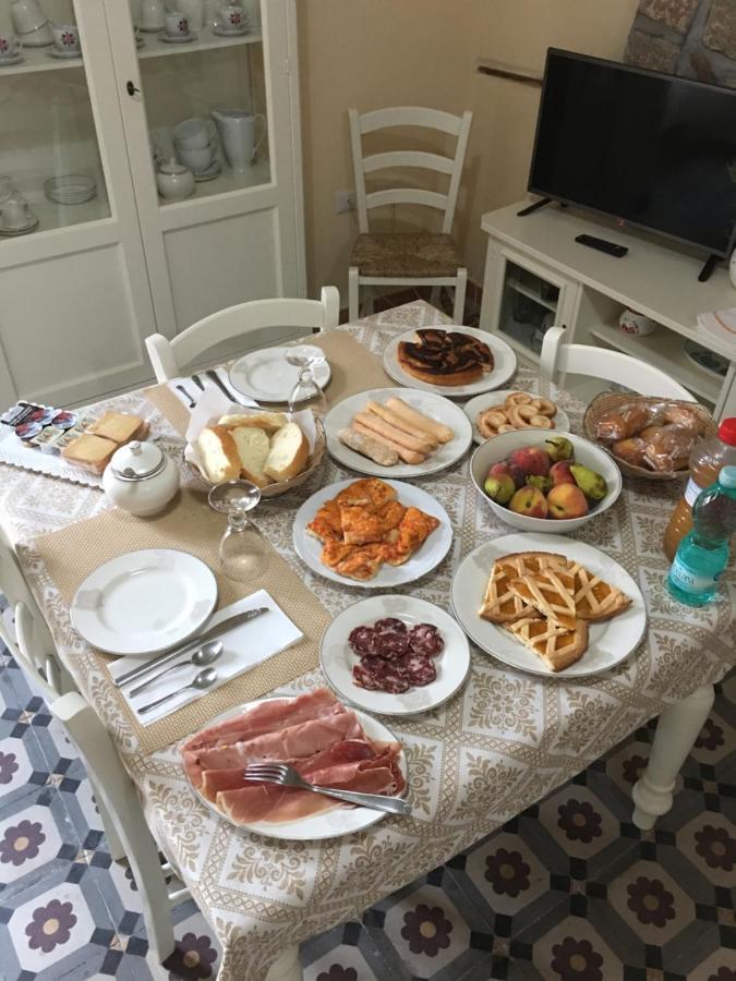 Guest House Le Gemelle Luras 外观 照片