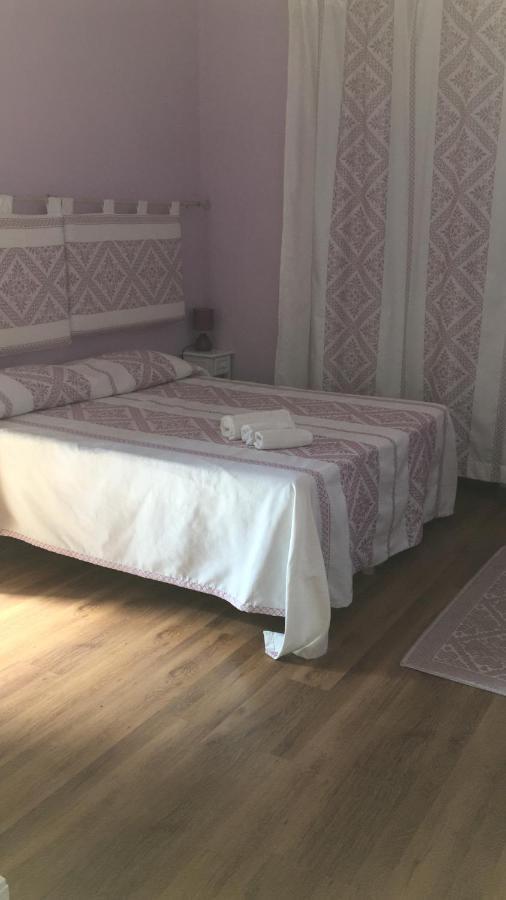 Guest House Le Gemelle Luras 外观 照片