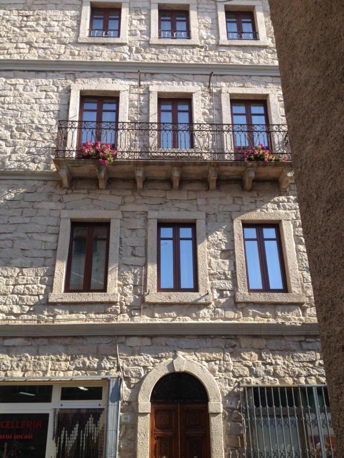 Guest House Le Gemelle Luras 外观 照片